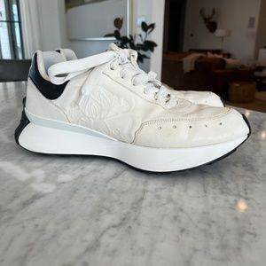Alexander McQueen Men's Sprint Runner in White/black